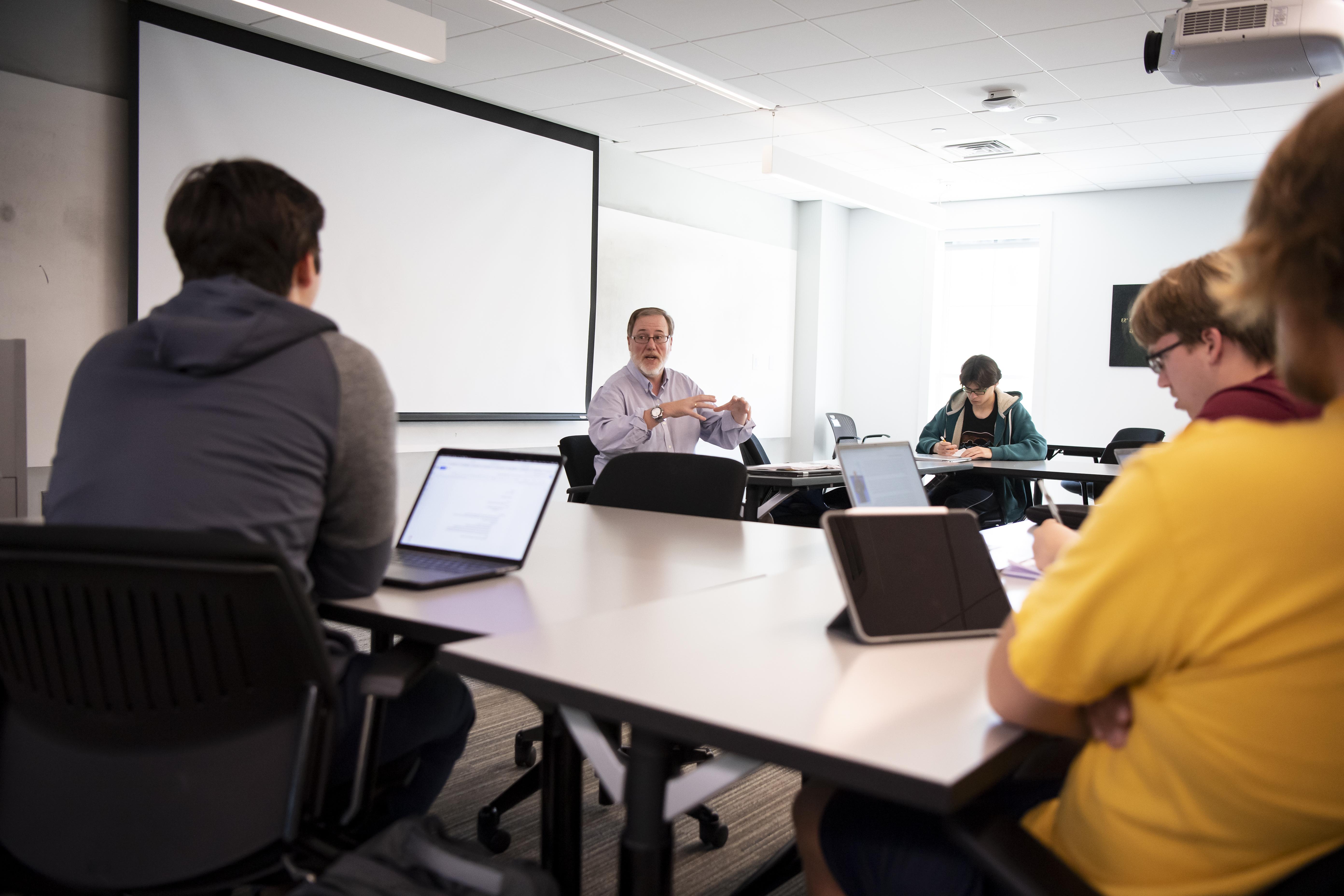 Philosophy class at Washington College